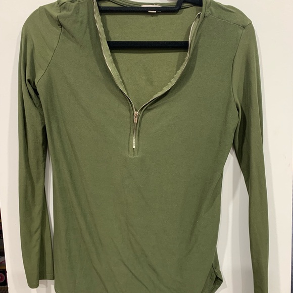 3 Long Sleeve Tops. - Picture 6 of 6